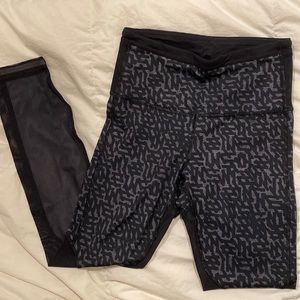 Lululemon Black Printed Mesh Back Leggings with Unique Print Size 4